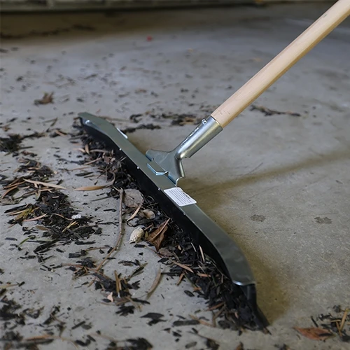 Ettore Curved Steel Floor Squeegee w/Handle - 24 Inch - Image 3