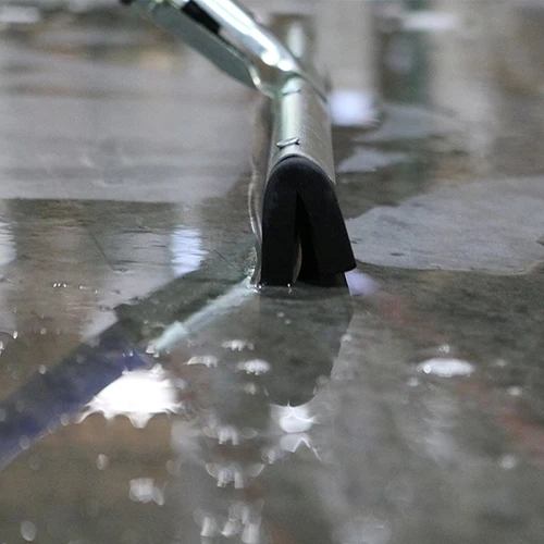 Ettore Wipe’n Dry Floor Squeegee - Image 2