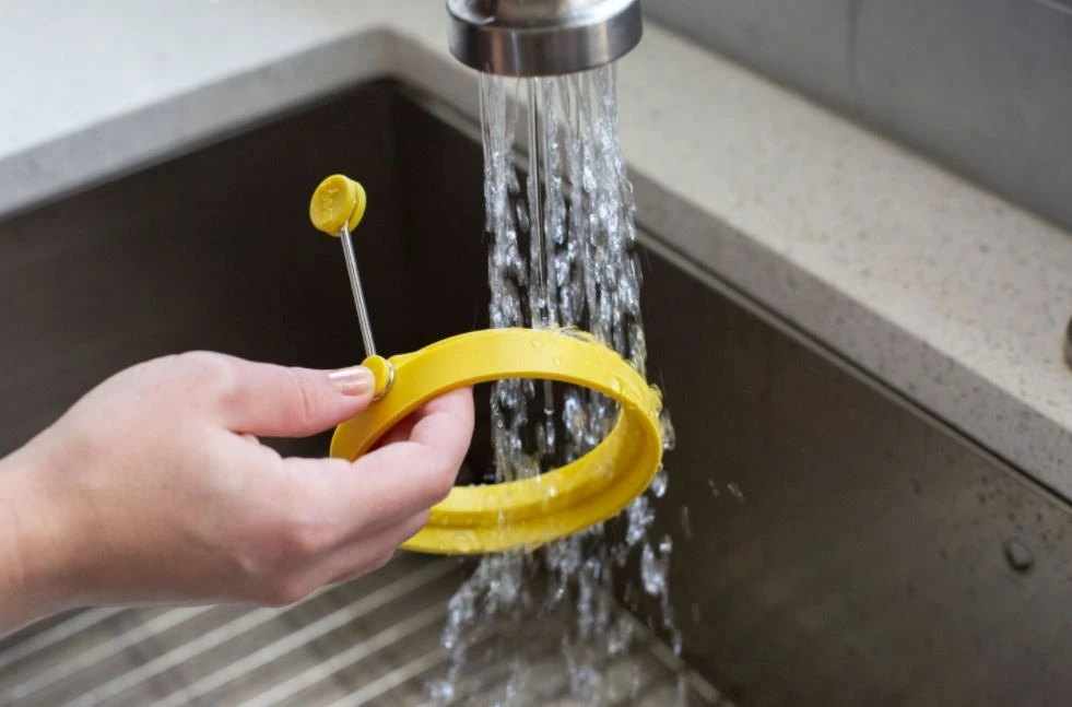Lodge Silicone Egg Ring, Yellow - Image 3